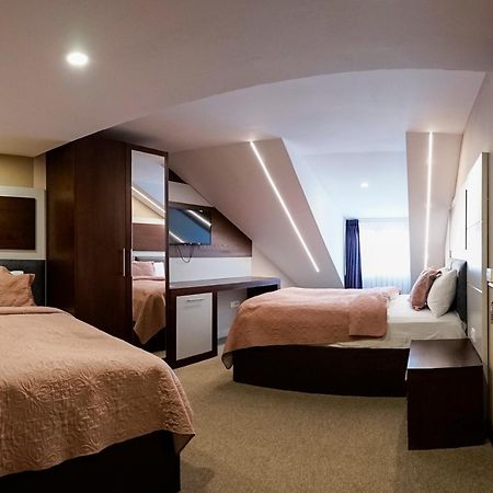 Hotel Prizreni Εξωτερικό φωτογραφία