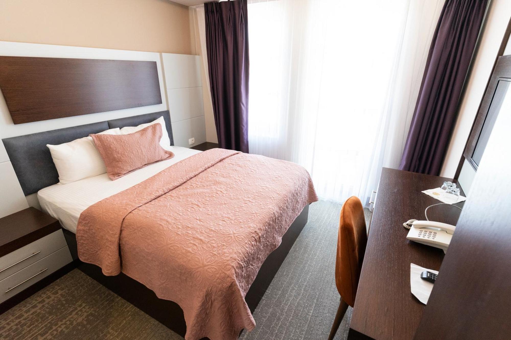 Hotel Prizreni Εξωτερικό φωτογραφία