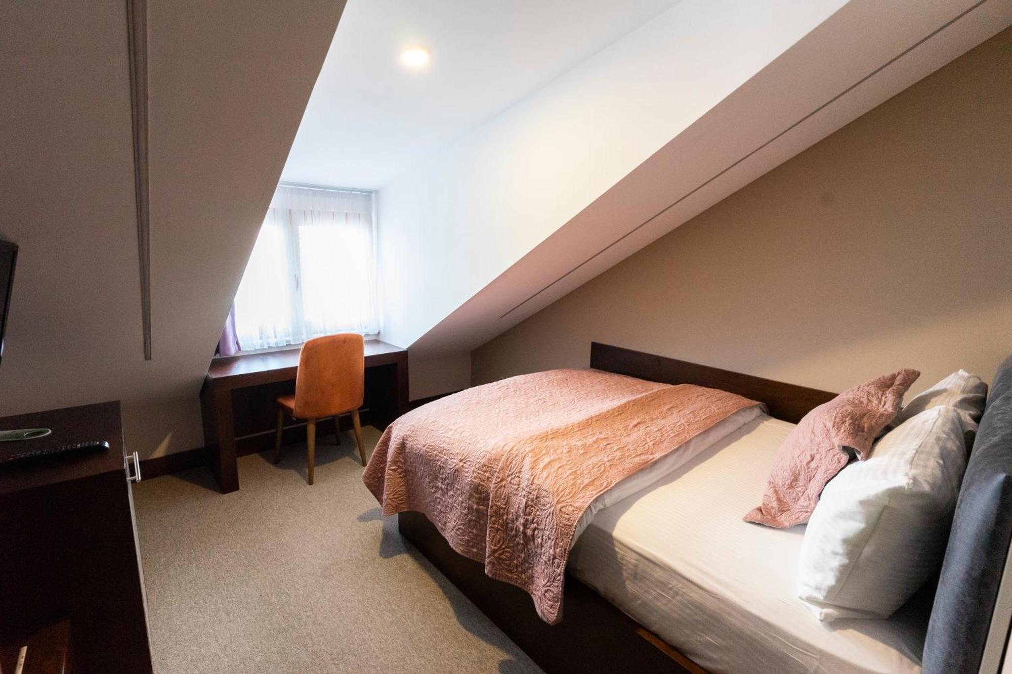 Hotel Prizreni Εξωτερικό φωτογραφία