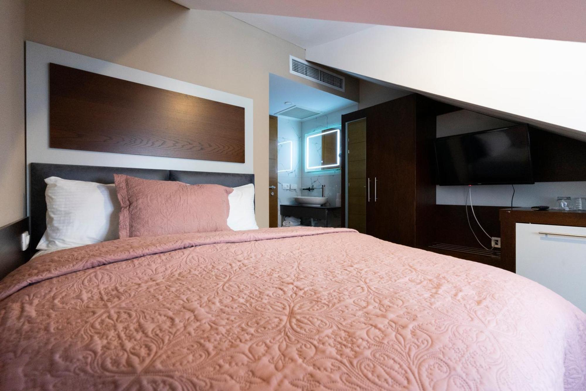 Hotel Prizreni Εξωτερικό φωτογραφία