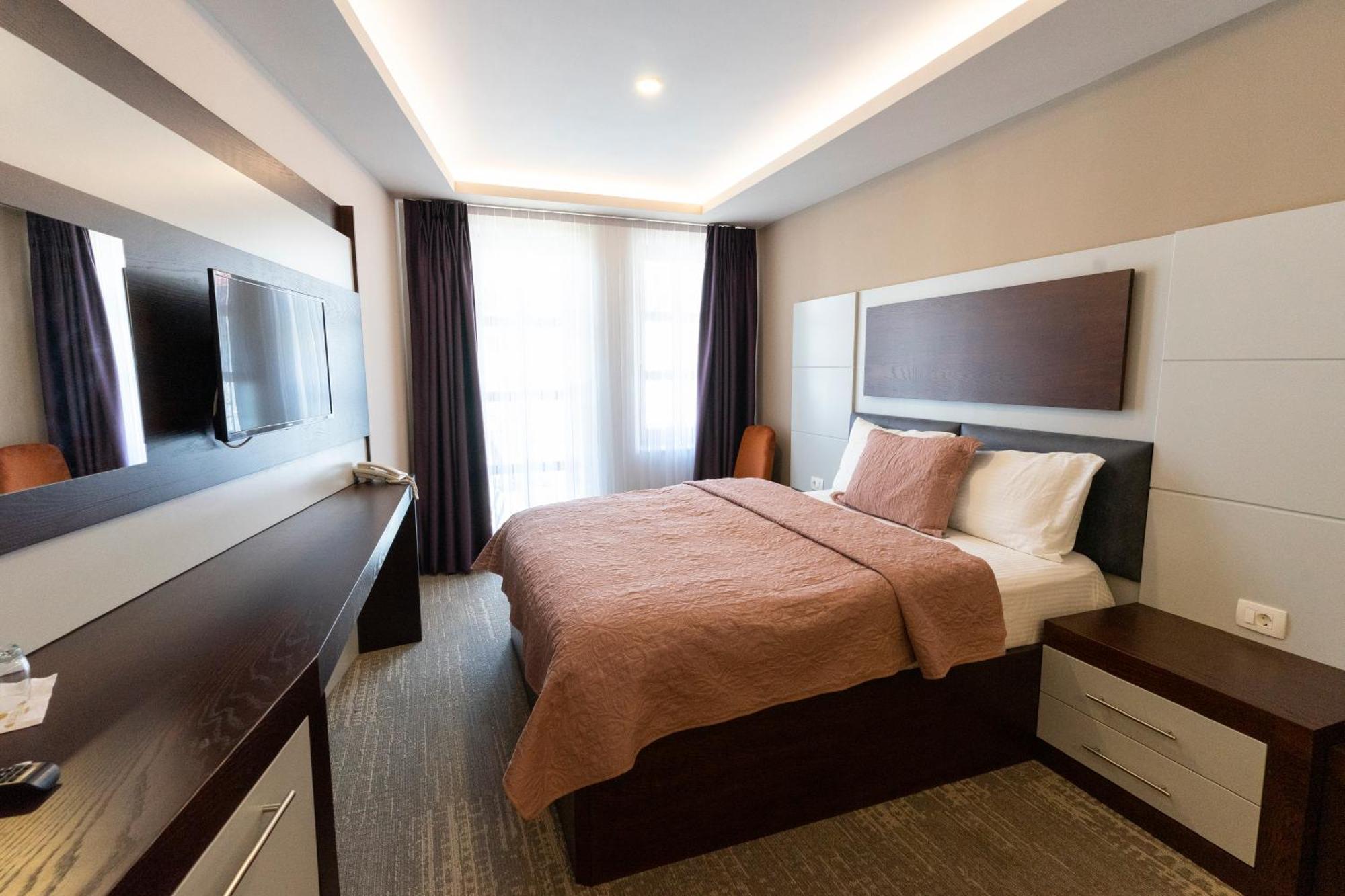 Hotel Prizreni Εξωτερικό φωτογραφία