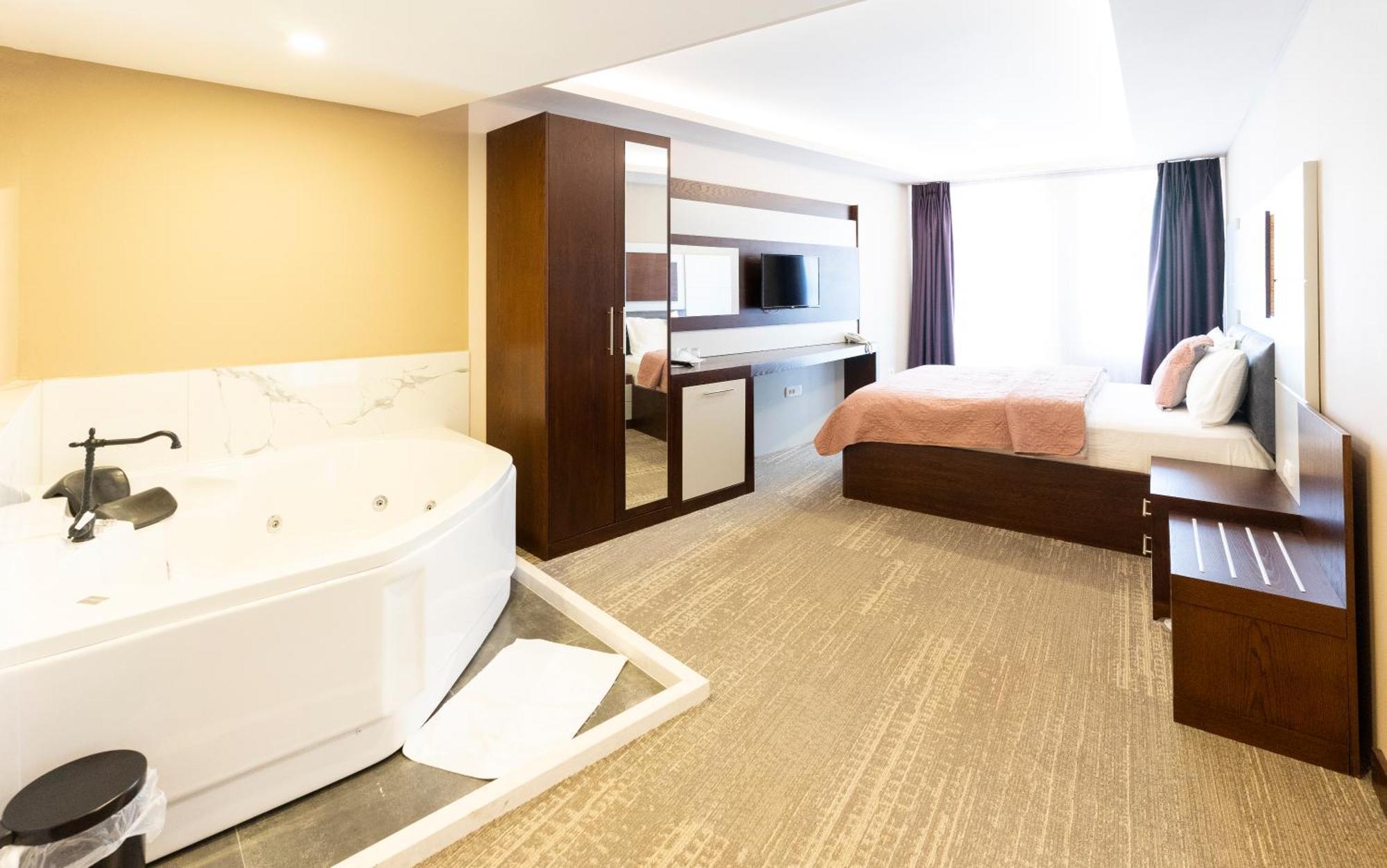 Hotel Prizreni Εξωτερικό φωτογραφία