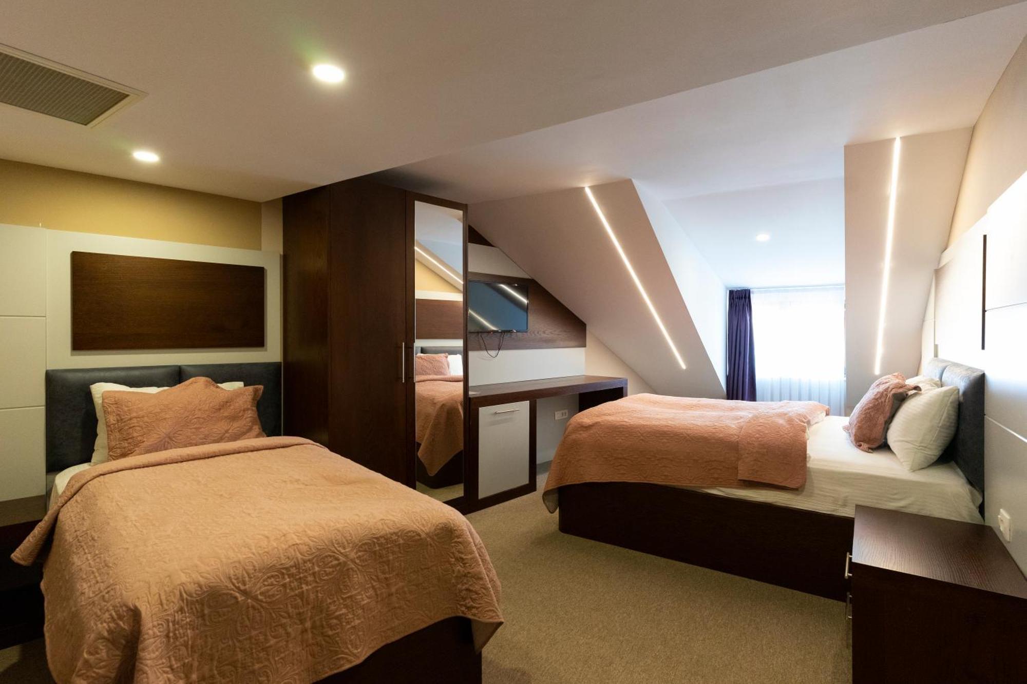 Hotel Prizreni Εξωτερικό φωτογραφία