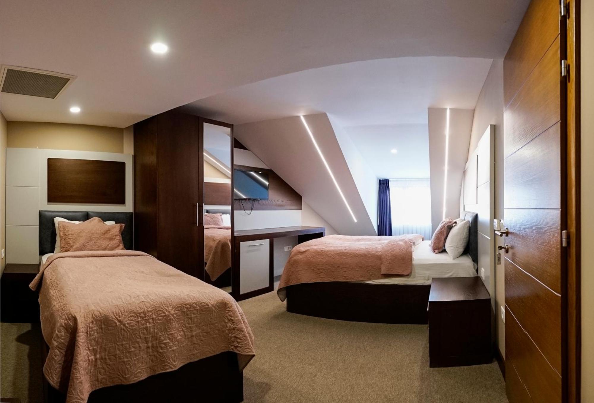 Hotel Prizreni Εξωτερικό φωτογραφία