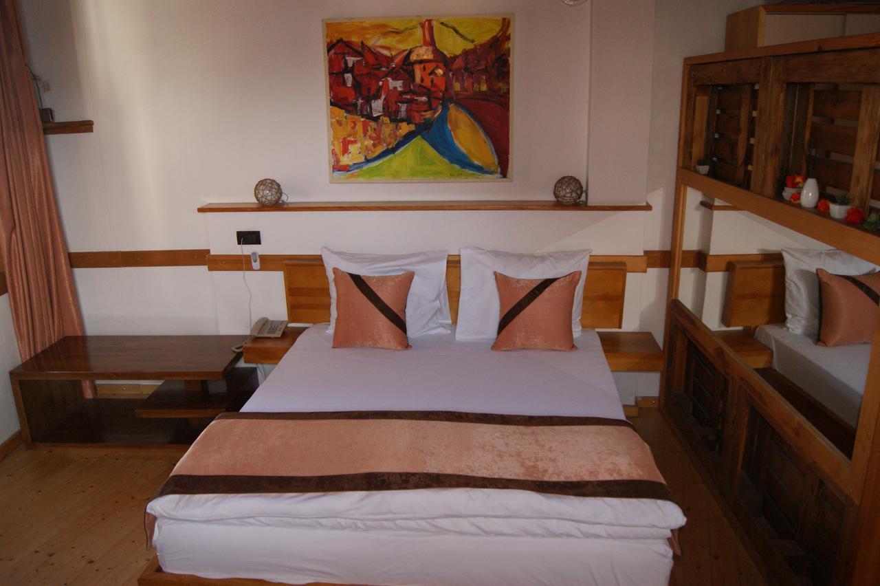 Hotel Prizreni Εξωτερικό φωτογραφία