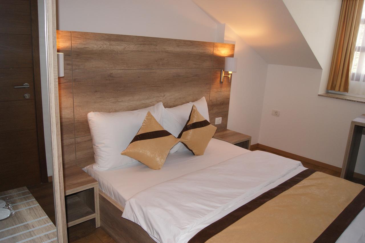 Hotel Prizreni Εξωτερικό φωτογραφία