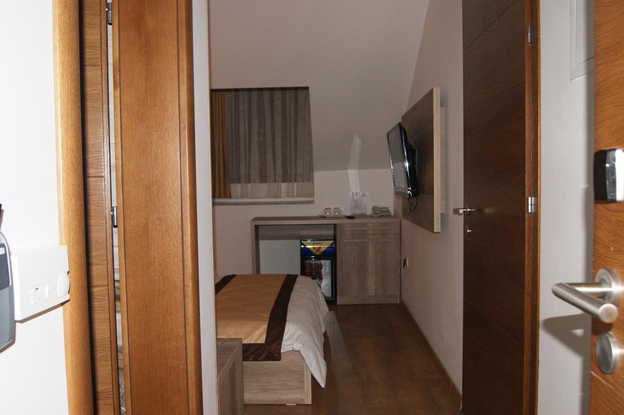 Hotel Prizreni Εξωτερικό φωτογραφία