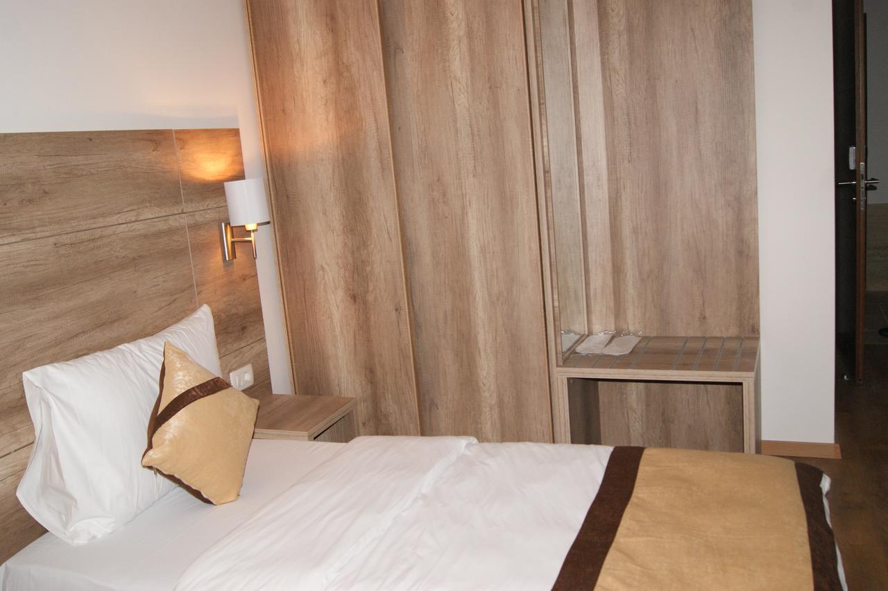 Hotel Prizreni Εξωτερικό φωτογραφία